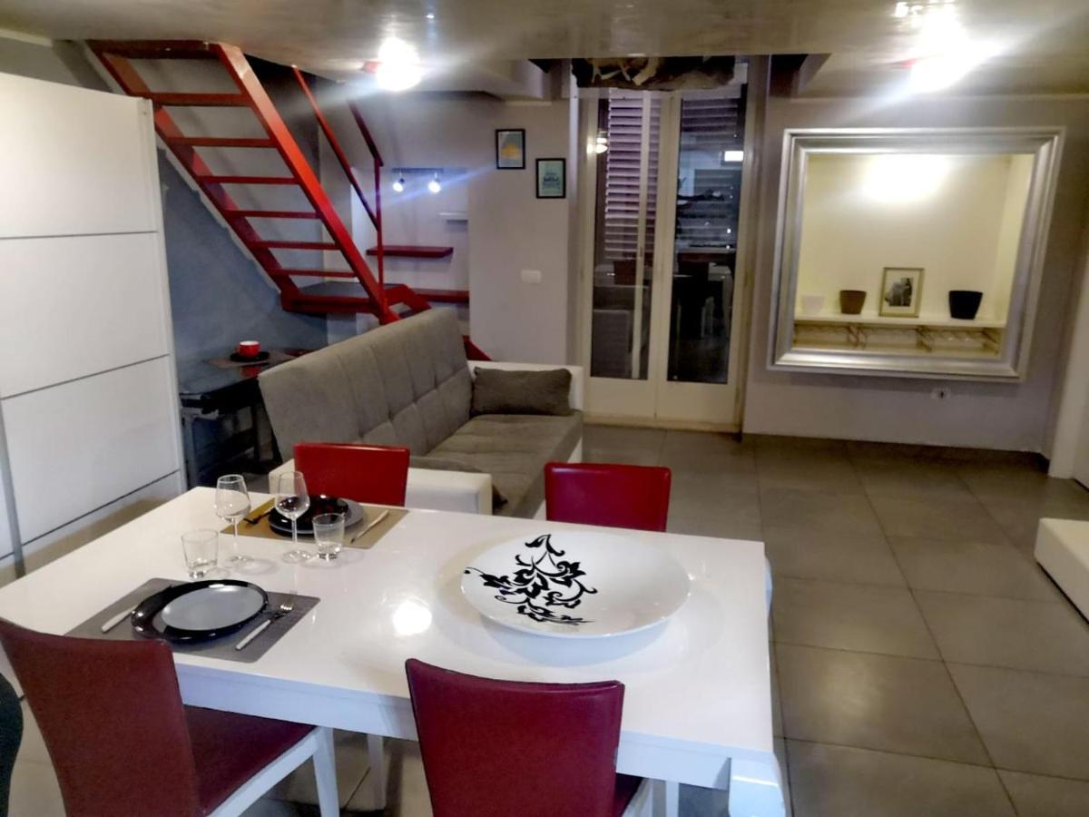Metro Casa Vacanze Brindisi Exterior foto